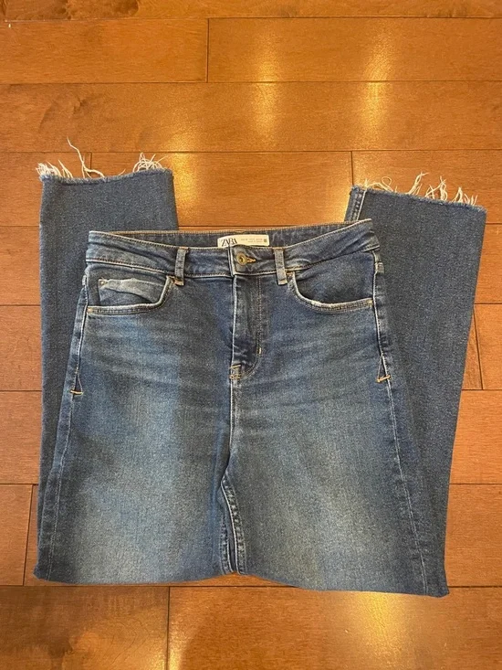 Zara Women's Straight Leg Jeans in Medium Blue Denim - Picture 9 of 9